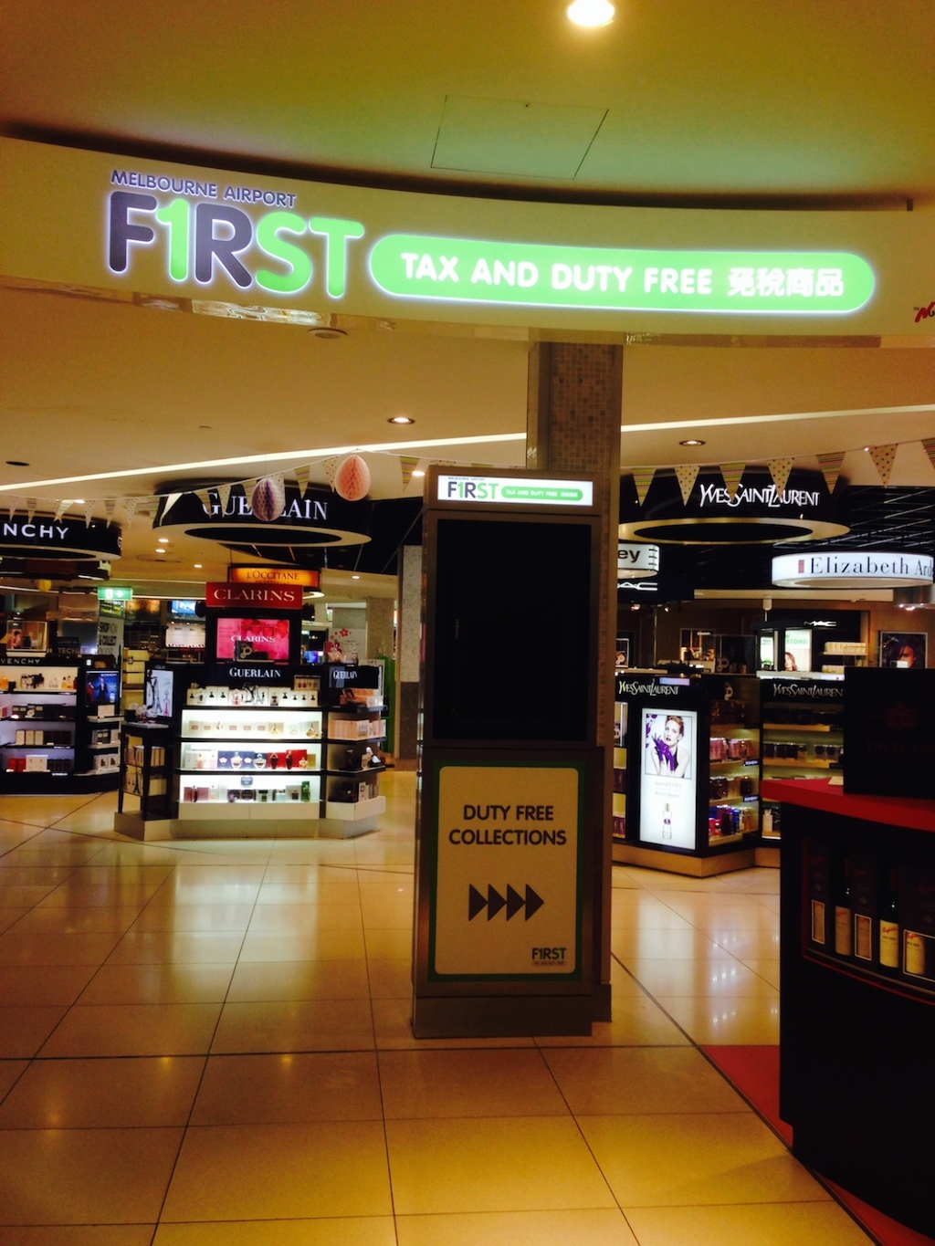 photo 017 Duty Free Shops Airside 1523h